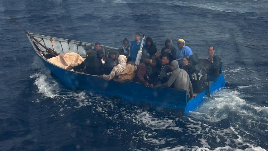 La Guardia Costera de EE UU aumentó la vigilancia en alta mar y con ello el número de balseros cubanos detenidos. (Twitter/@USCGSoutheast)