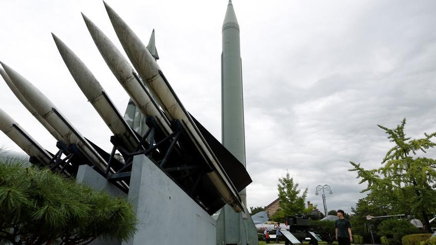 El lanzamiento del misil, bautizado como Hwasong-8, fue realizado por la Academia de Ciencias de la Defensa desde Toyang-ri, aunque no contó con la presencia del líder norcoreano. (EFE/Jeon Heon-kyun/Archivo)