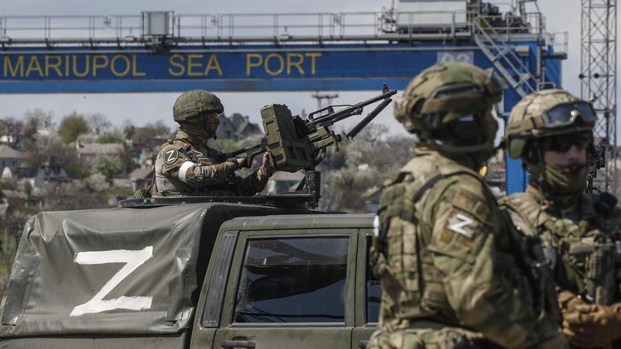 Imagen tomada el pasado 29 de abril durante una visita al puerto de Mariúpol organizada por el mando ruso. (EFE/EPA/Sergei Ilnitsky)