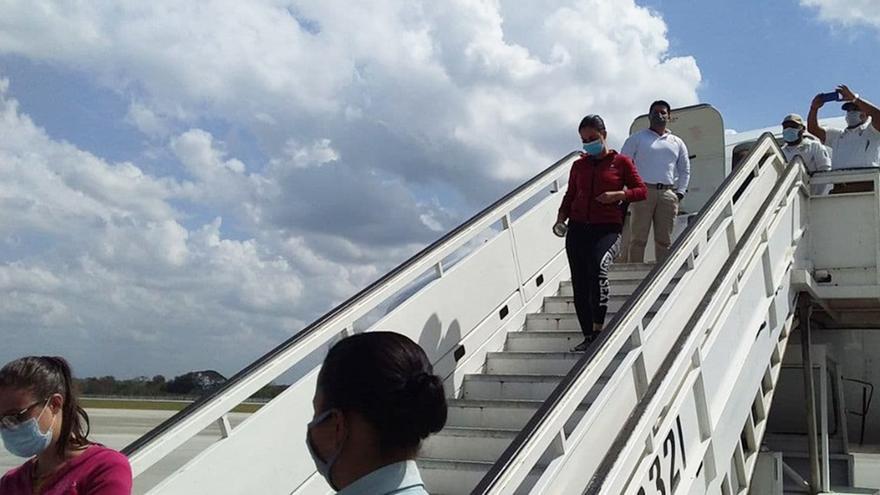 El grupo de repatriados llegó el pasado martes al aeropuerto internacional José Martí de La Habana. (Prensa Latina)