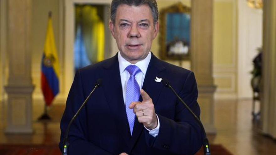 Juan Manuel Santos anucia el fin de los bombardeos sobre las FARC en un discurso televisado