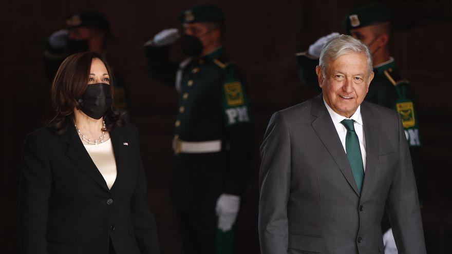 Harris presumió de la sintonía que existe entre la Administración de Joe Biden y la de López Obrador en abordar las causas de la migración, en cooperación para el desarrollo y en asegurar los derechos laborales. (EFE)