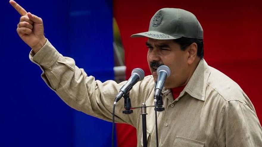 Maduro convoca a una "Asamblea Nacional Constituyente" con la clase obrera. (EFE)