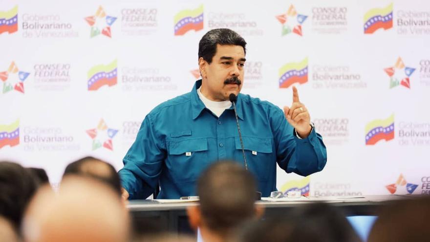 Maduro instó a los alcaldes y gobernadores a "sanear (...) todo el sistema económico desde el municipio hacia la economía nacional". (@NicolasMaduro)
