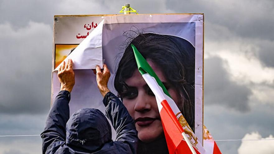La muerte de Mahsa Amini a manos de los policías generó olas de manifestaciones en Irán desde septiembre pasado. (EFE)