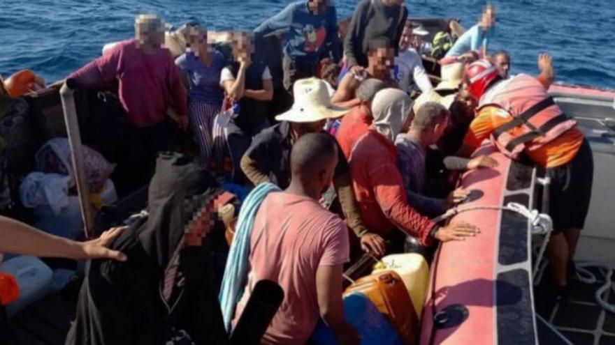 La Marina de México rescató la última semana de septiembre a 30 cubanos que quedaron a la deriva a 10 millas náuticas al norte de Isla Mujeres. (Especial)