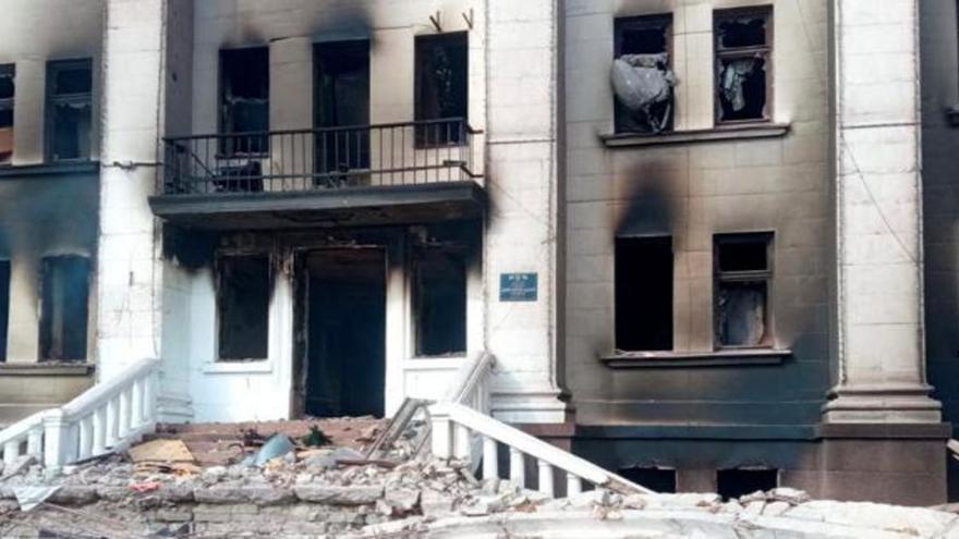 Estado del teatro de Mariúpol después del ataque de la pasada semana. (EFE)