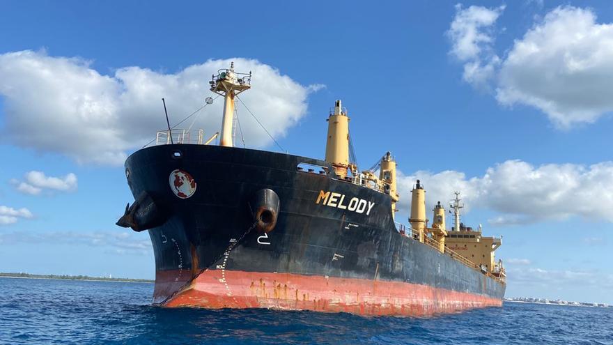 En el buque 'Melody' se trasladaron 20.000 toneladas de piedra rajón desde Cienfuegos, Cuba. (Twitter/@tiburon_pepe)