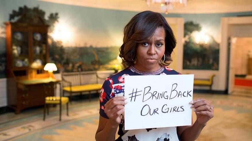Michelle Obama ha mostrado en múltiples ocasiones su compromiso con los derechos de la mujer, como cuando en 2014 pidió en redes sociales el regreso de centenares de escolares secuestradas en Nigeria. (CC)