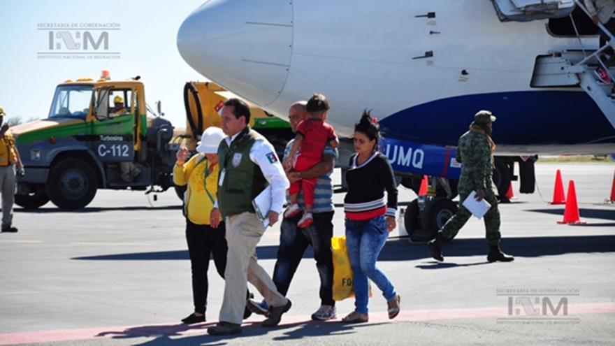 Migrantes cubanos llegan a México este miércoles. (INM)
