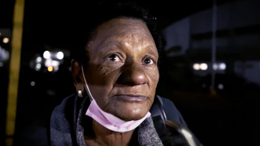 Miriam Díaz Rubio, de 75 años, denunció el acoso que sufrió por parte de la Seguridad del Estado por participar en la marcha del 11J. (Captura)