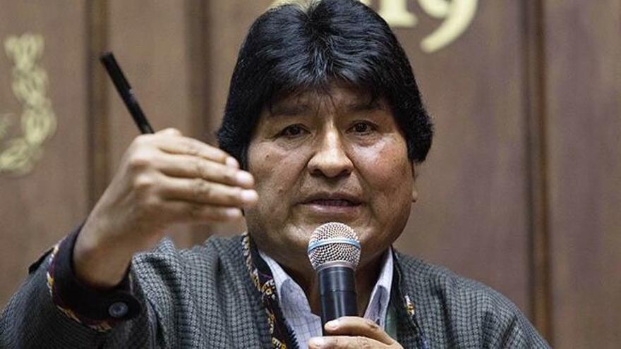 Evo Morales es un estrecho aliado de La Habana y también fue muy cercano al ex mandatario Raúl Castro. (EFE)