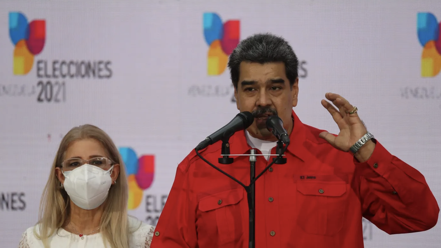 El mandatario venezolano Nicolás Maduro junto a su esposa, Cilia Flores. (EFE/Miguel Gutiérrez)