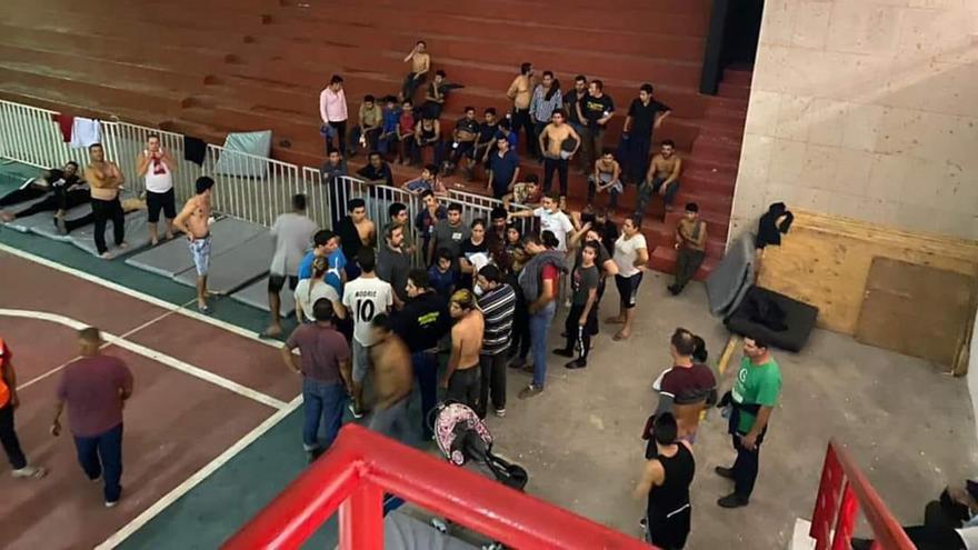 Tras el motín en Piedras Negras, un grupo fue llevado a un gimnasio. (Facebook/NOTI RED Noticias)