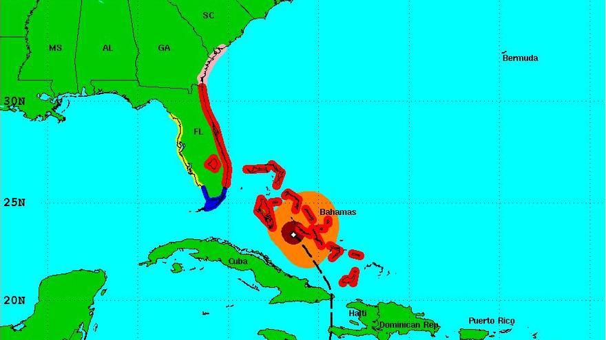 Posición de Matthew a última hora del miércoles, tomando rumbo a Florida. (NOAA)