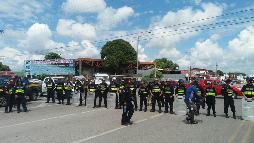 Protesta de migrantes cubanos en Panamá. (14ymedio)