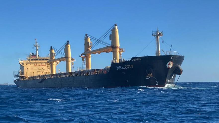 Desde el 1 de marzo se encuentra en Puerto Morelos el buque ‘Melody’ con 20.000 toneladas de piedra rajón proveniente de Cienfuegos. (Twitter/@tiburon_pepe)