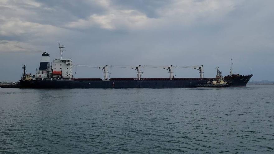 El carguero 'Razoni' abandona el puerto de Odesa, 1 de agosto. (Ministro de Infraestructura de Ucrania/Facebook )