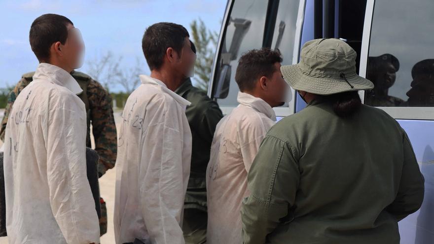 La Real Fuerza de Defensa de Bahamas detuvo el pasado jueves a siete cubanos. (Facebook)