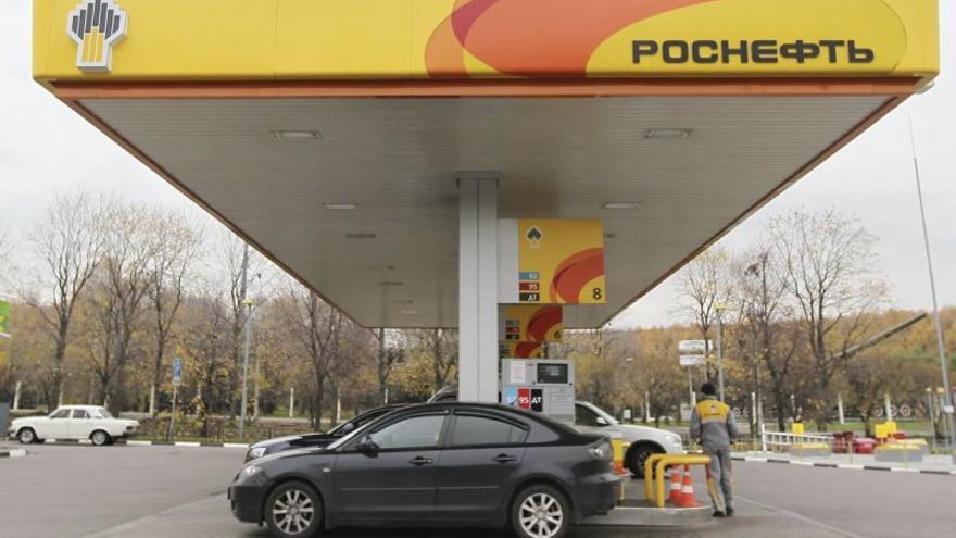 Rosneft Trading es subsidiaria de la rusa Rosneft y ha asistido a Venezuela en el comercio internacional de petróleo. (Yahoo!)