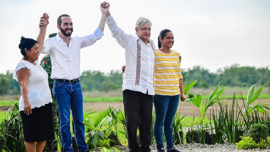 Los presidentes de El Salvador, Nayib Bukele, y el de México, Andrés Manuel López Obrador, en un acto del programa Sembrando Vida. (Gobierno de México)