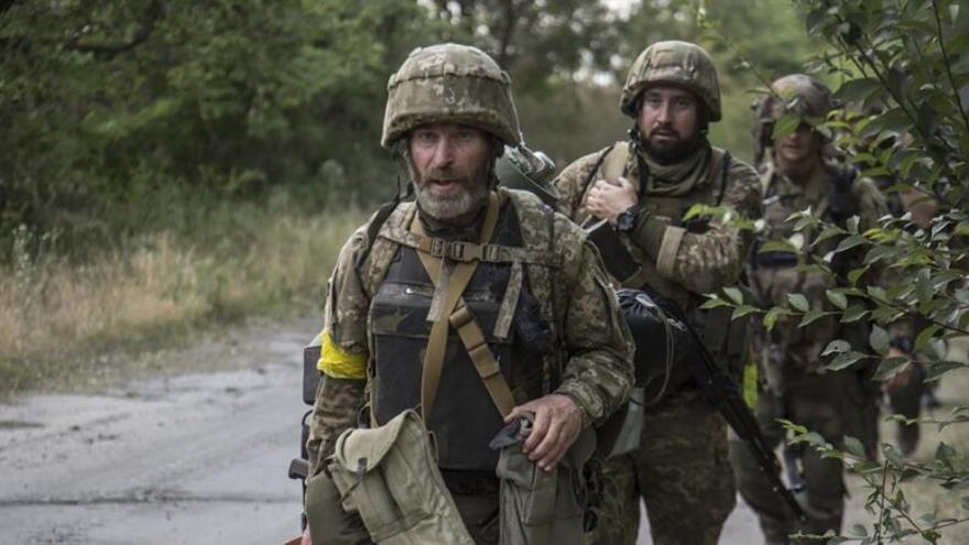 Soldados ucranianos en Severodonetsk, en la región de Lugansk, el pasado domingo 19 de junio. (EFE/EPA/Oleksandr Ratushniak)