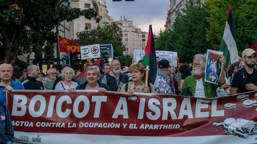 El Comité de Solidaridad con los Pueblos y la Asociación Interpueblos en una manifestación de apoyo al pueblo palestino. (EFE)
