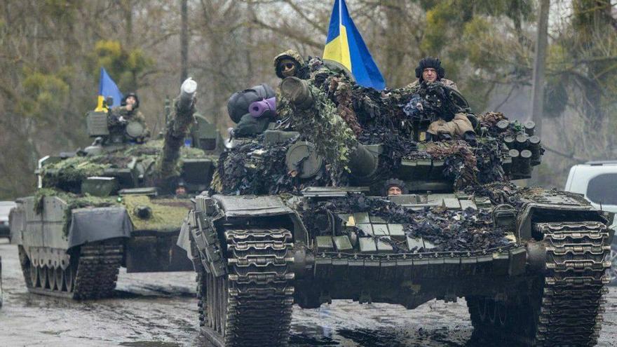 Tanques T-80BVM capturados a los rusos por los soldados ucranianos. (Gruz 200)