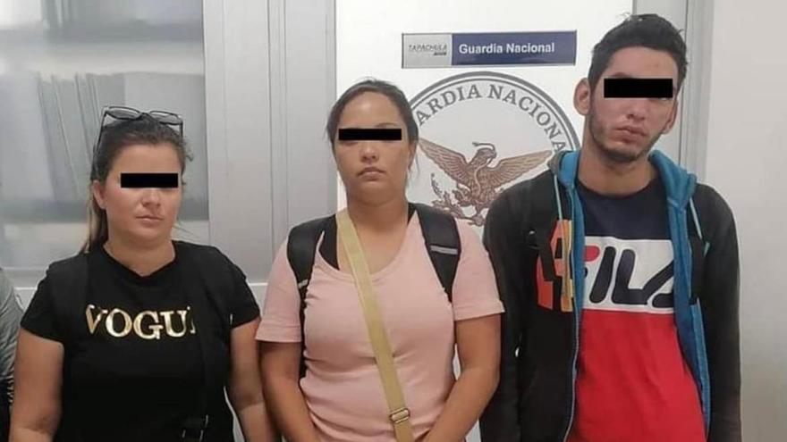 Los cubanos detenidos en el aeropuerto de Tapachula fueron entregados a agentes de la Fiscalía General del estado de Chiapas. (Guardia Nacional)
