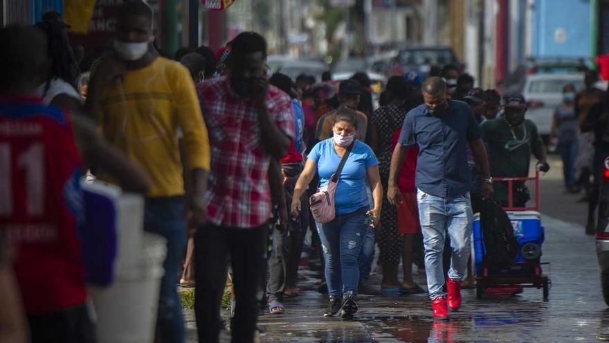 El municipio mexicano de Tapachula, fronterizo con Guatemala, lleva años con miles de extranjeros varados mientras esperan regularizar su situación en el país o encontrar alguna vía clandestina para llegar a la frontera norte. (EFE)