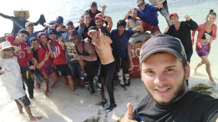"Vamos a triunfar, cojones", dijo Loisel De León a sus acompañantes durante su travesía en balsa a Florida. (Facebook)