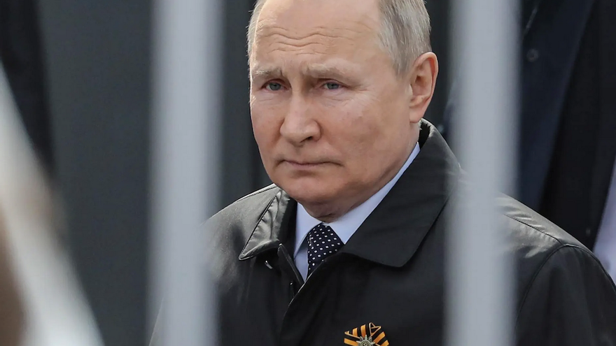 El presidente ruso, Vladímir Putin, en la Plaza Roja de Moscú, el 9 de mayo de 2022. (EFE/EPA/Maxim Shipenkov)