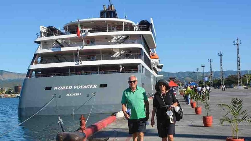 El 'World Voyager' es propiedad de la naviera alemana Nicko Cruises. (ACN)