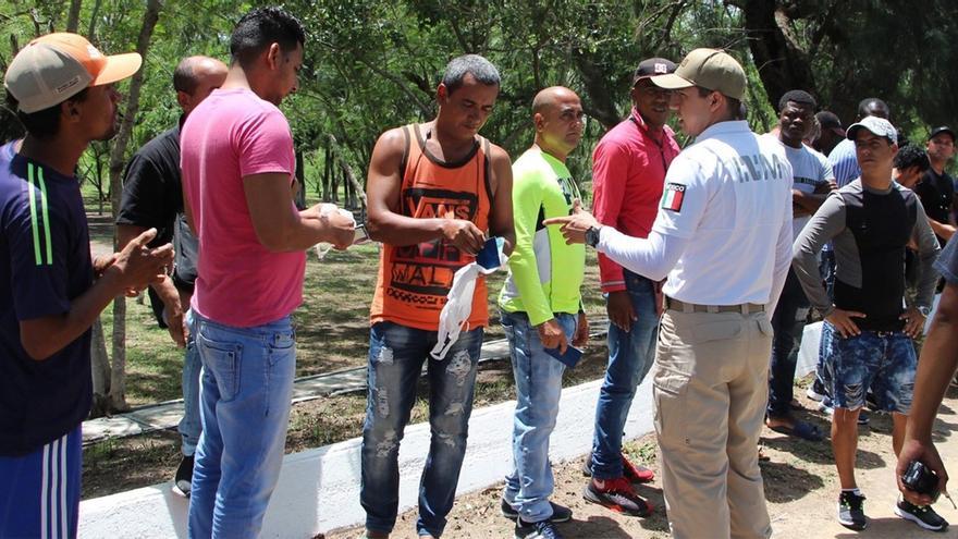 De acuerdo con cifras de la Comar, en el mes de junio 1.093 cubanos solicitaron asilo. (EFE)