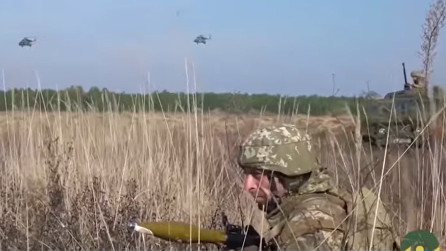 En las últimas semanas alrededor de 100.000 soldados rusos se han concentrado en la frontera con Ucrania. (Captura)