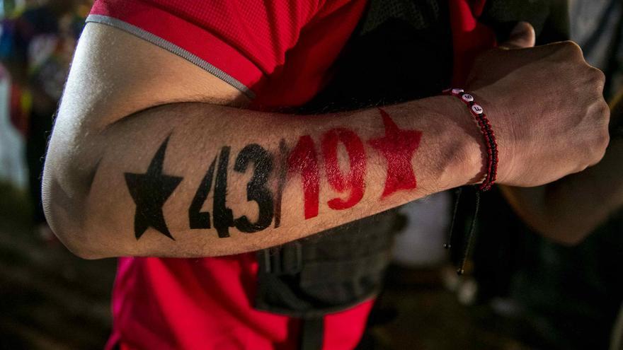 Un joven muestra un brazo pintado en alusión al 43º aniversario de la revolución sandinista, celebrado este martes en Managua, Nicaragua. (EFE/Jorge Torres)