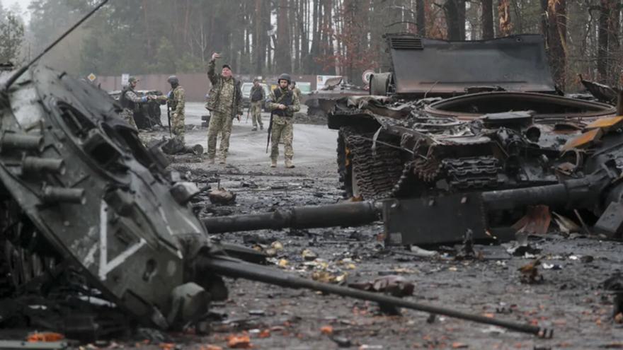 Según datos de las autoridades militares ucranianas recogidos por Ukrinform se destruyeron 1.939 tanques y 4.254 vehículos blindados de combate. (EFE)