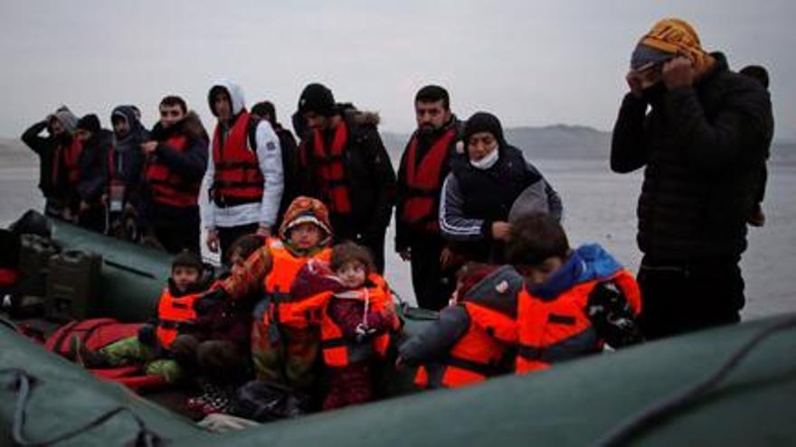 En lo que va de año, ha habido 47.000 intentos de travesías marítimas clandestinas rumbo al Reino Unido y se ha rescatado a 7.800 migrantes. (Captura)