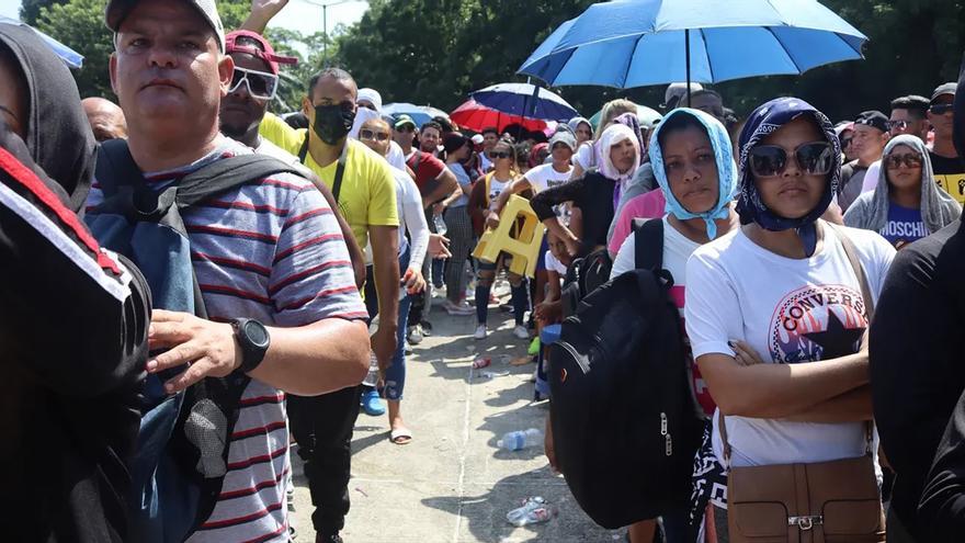 Al menos 20.000 cubanos se encuentran varados en Tapachula a la espera de un salvoconducto. (EFE)