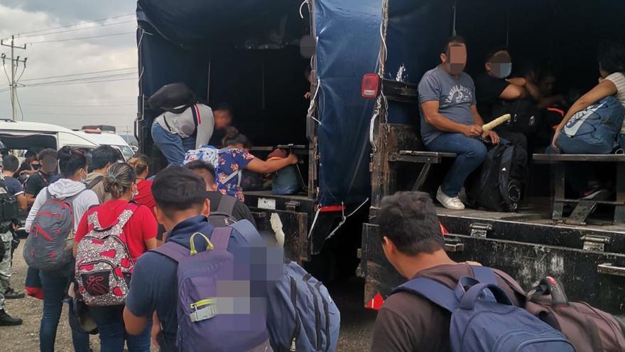 Este sábado se detuvieron a 108 cubanos que eran llevados al estado de Veracruz (México) en 11 guaguas. (INM)