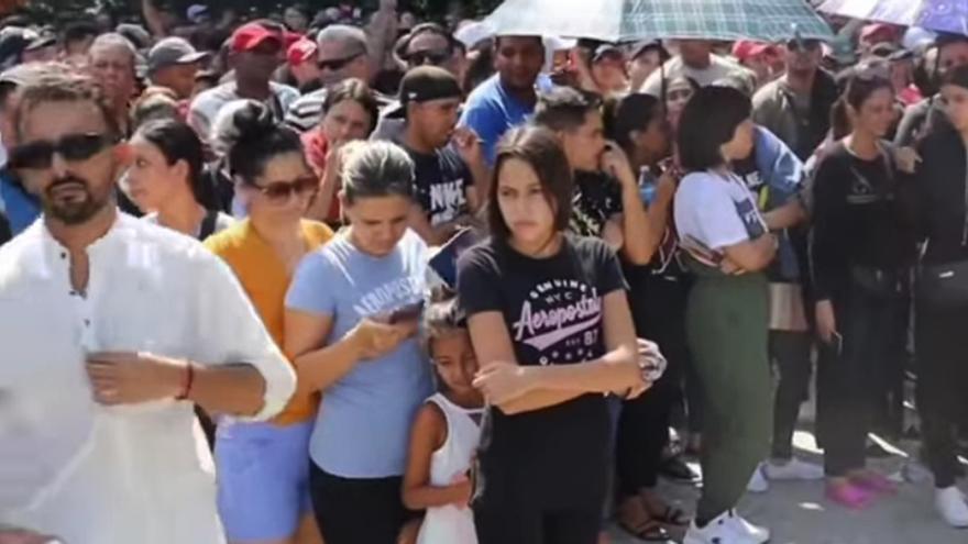 Un grupo de 4.000 cubanos esperaban ser atendidos en las oficinas de la Comar en el parque ecológico de Tapachula. (Captura de imagen)