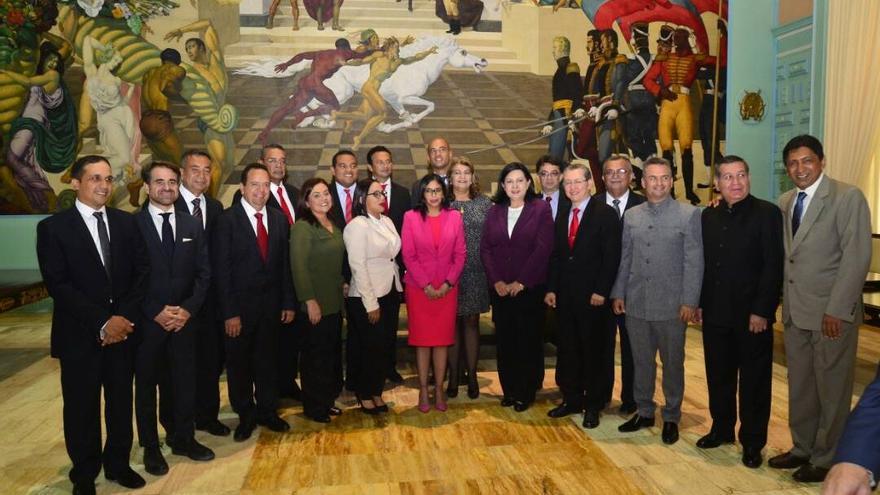 Los 18 gobernadores chavistas juraron su cargo este miércoles ante la Asamblea Constituyente. (@PartidoPSUV)