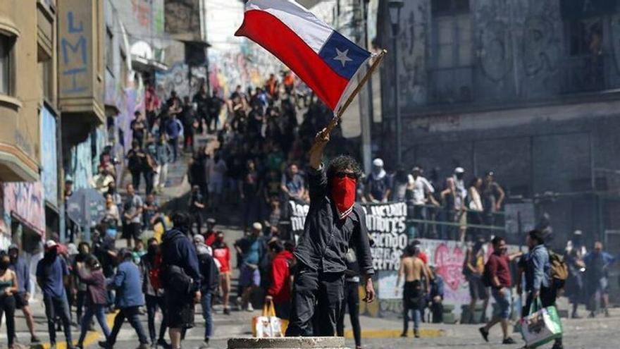 En 2019, cientos de miles de personas se manifestaron en Chile contra el presidente Sebastián Piñera. (EFE)