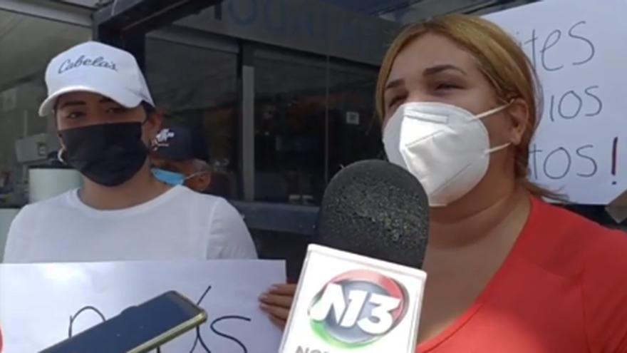 Un grupo de cubanos se manifestó este jueves frente a la sede de Migración en Mérida por los malos tratos a viajeros de la Isla. (Captura)