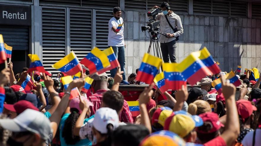 El análisis de la crítica situación de los medios independientes en Venezuela tuvo lugar este jueves en el encuentro digital "La condenable agresión cibernética contra medios y periodistas". (EFE/Miguel Gutiérrez)