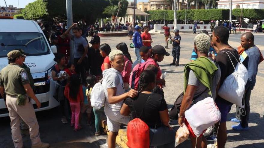 Más de 3.000 migrantes, entre ellos varios cubanos, se encuentran varados en Tapachula (Chiapas). (EFE)