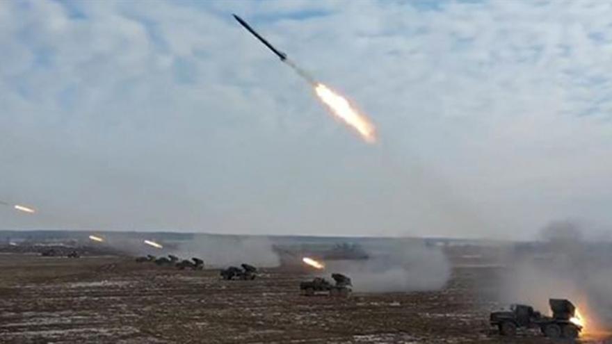 Un misil es lanzado en la invasión rusa a Ucrania. (Captura)