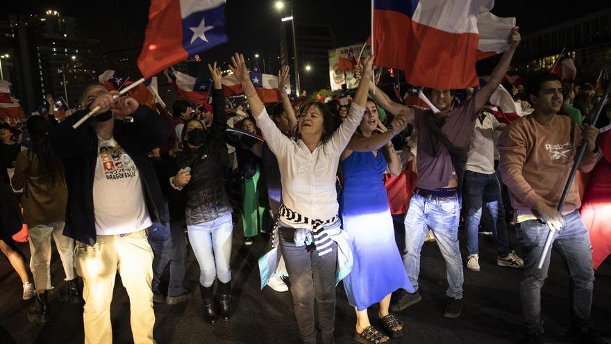 Los partidarios del rechazo celebraron en las calles el resultado del plebiscito. (EFE)