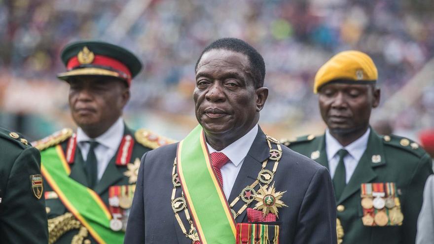 El nuevo presidente de Zimbabue, de 75 años, ha prometido que traerá la democracia pese a haber sido el segundo de Mugabe. (EFE)
