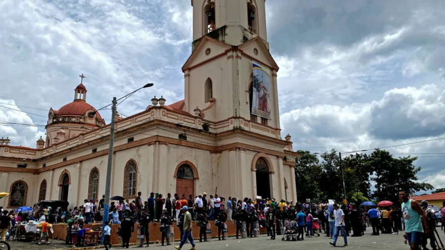 El grupo de religiosos y laicos, junto al obispo Rolando Álvarez, que está a la espera de juicio, fue detenidos la madrugada del viernes 19 de agosto. (EFE)